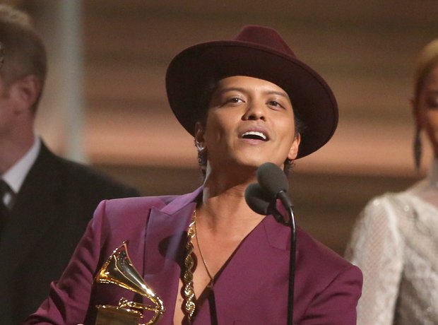 Bruno Mars And Mark Ronson Won Record Of The Year For Uptown Funk All The Capital Xtra